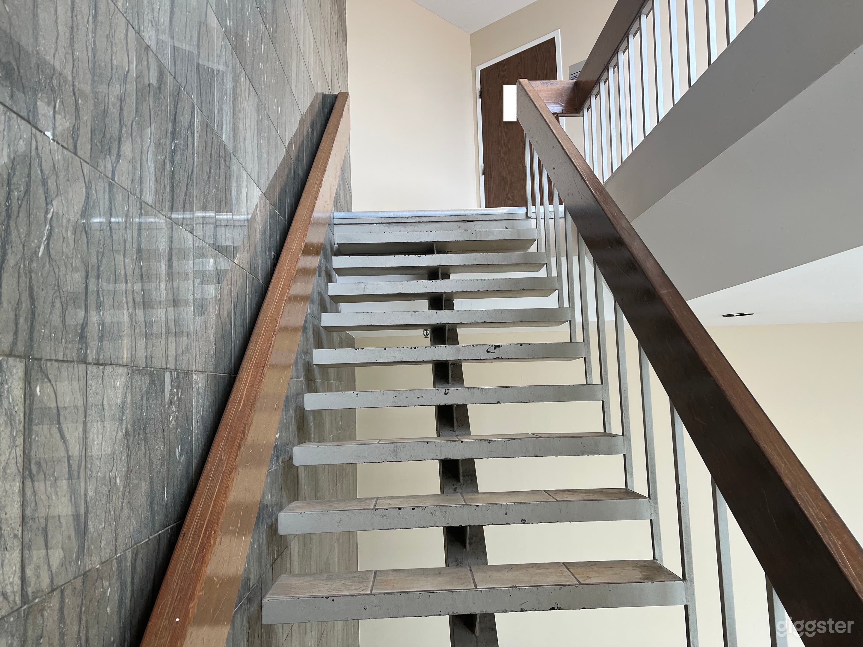 Office Mall Lobby Photo 4