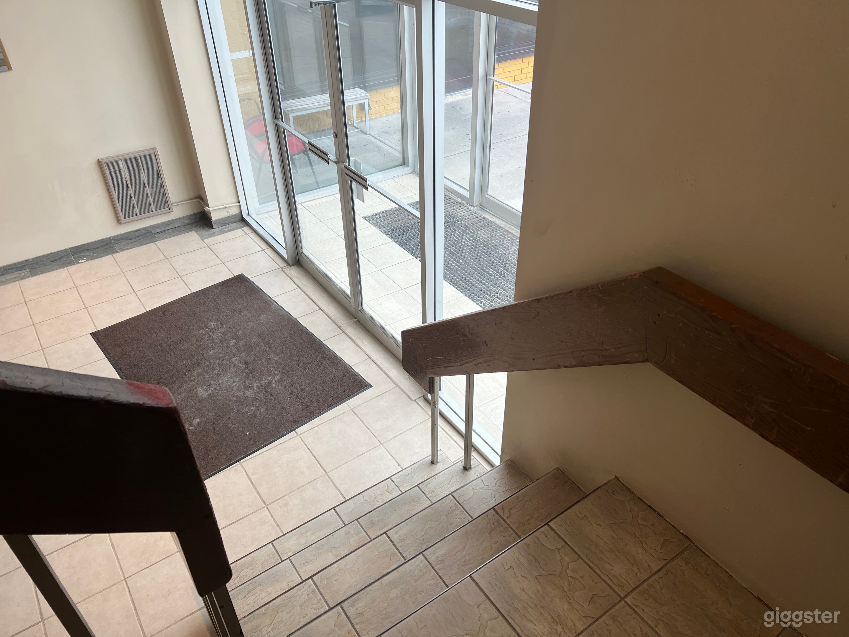 Office Mall Lobby Photo 3