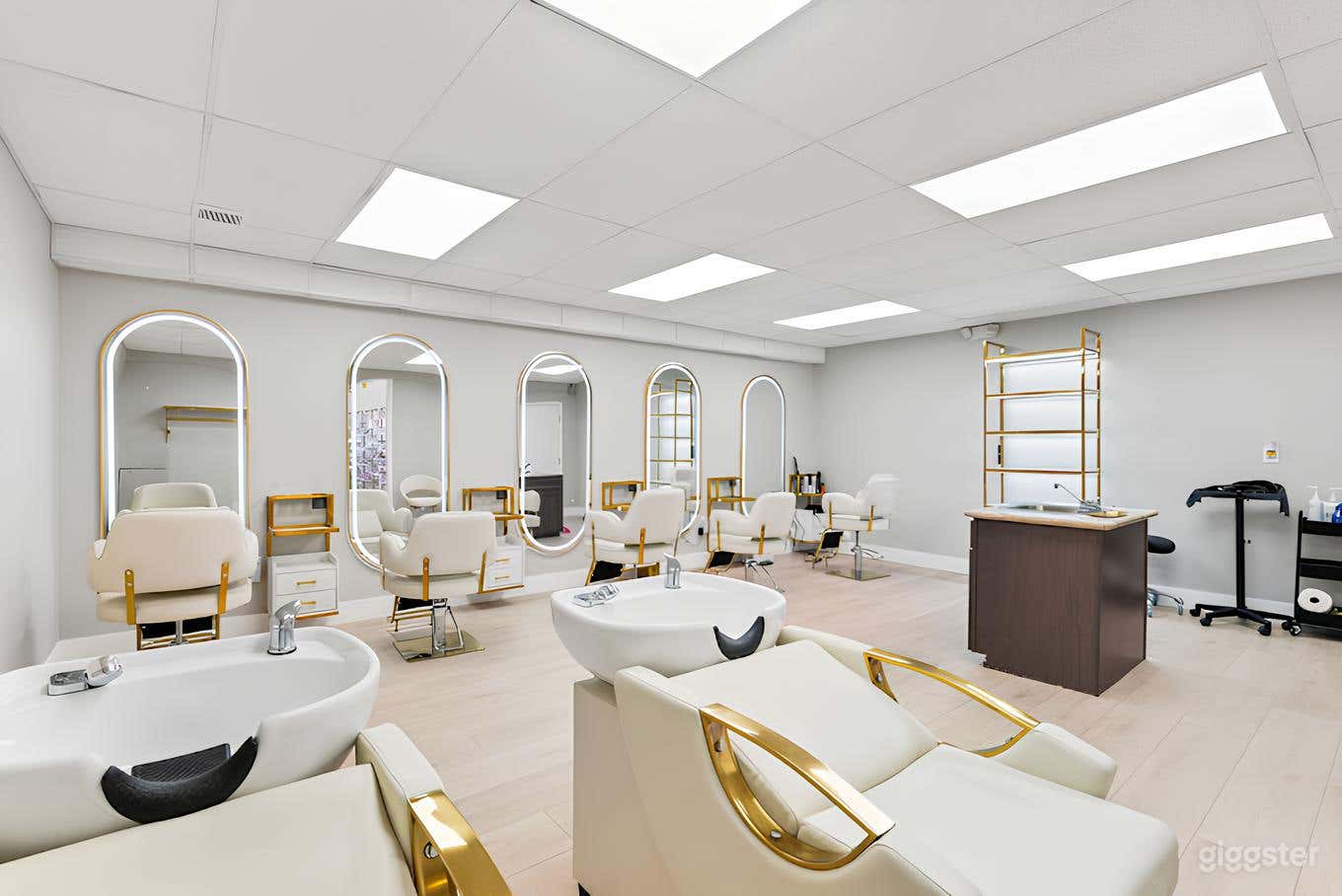 8 foot ceilings
21 x 18 room size (378sft)