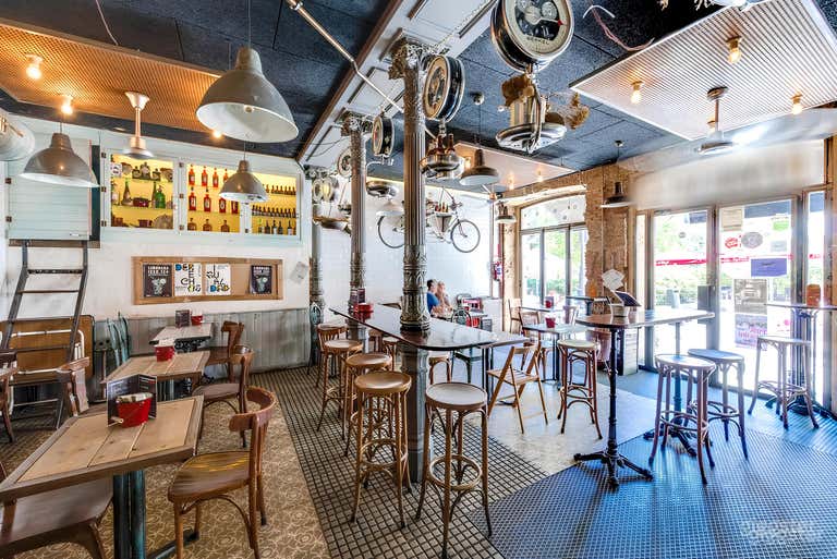  Essence of the traditional Madrid tavern 