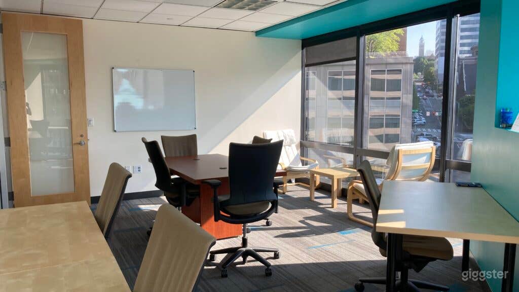 Lanai: Intimate Conference Room with Seattle Views Photo 2