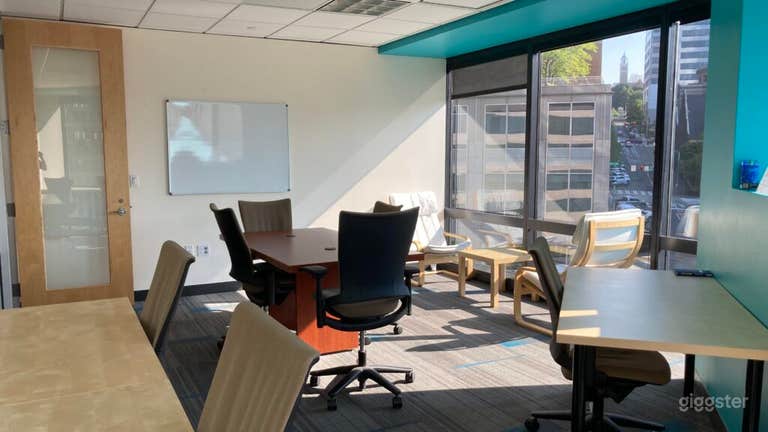  Lanai: Intimate Conference Room with Seattle Views 