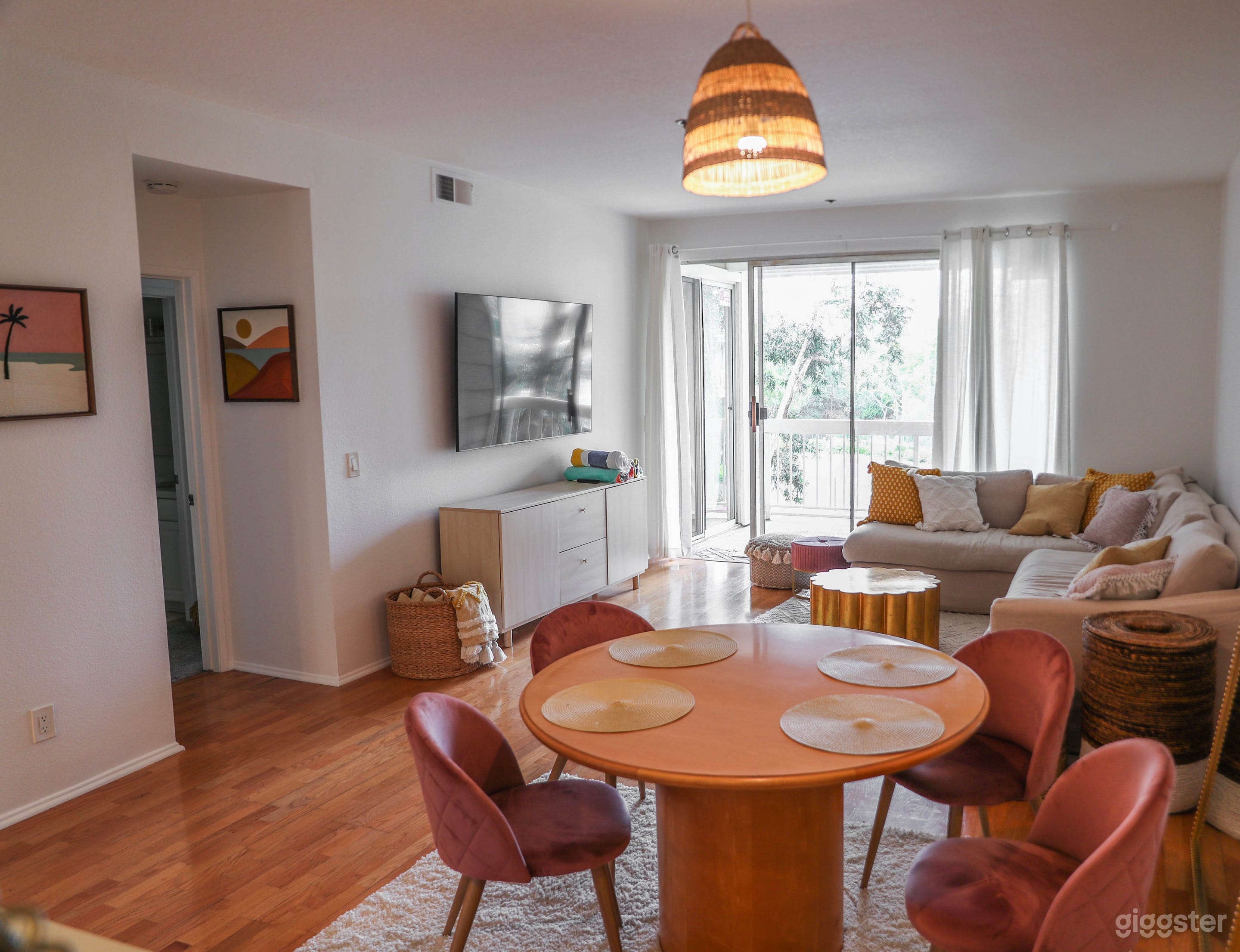 Beach Condo with Lakeside View Photo 3