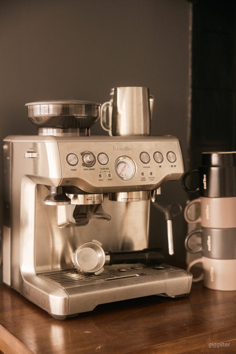  Photo studio with cyclorama and natural light 