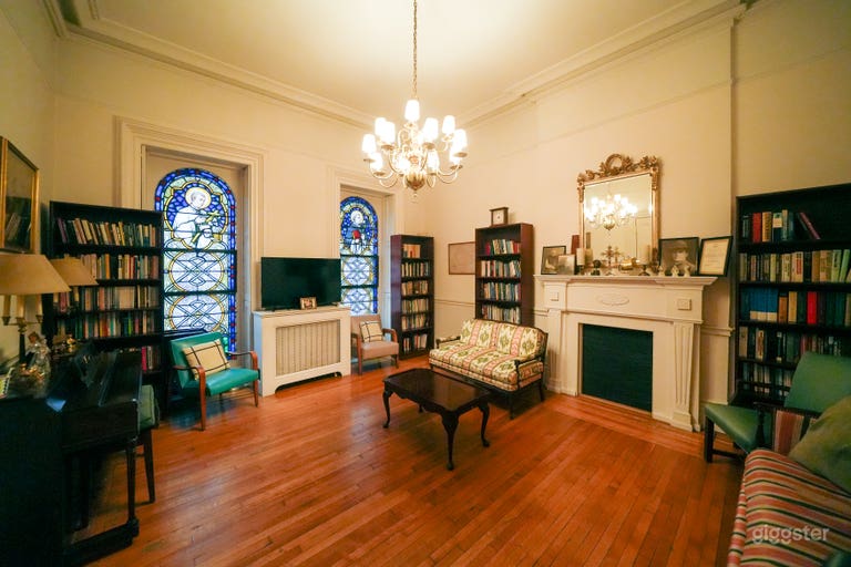  Vintage House with Stained Glass, Spacious Rooms 