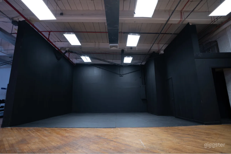  Black Canva Sound Stage 