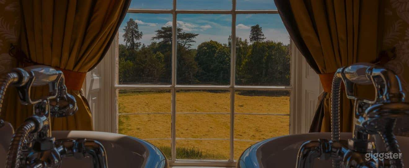 The Oval Room with Magnificent Set-Up Photo 4