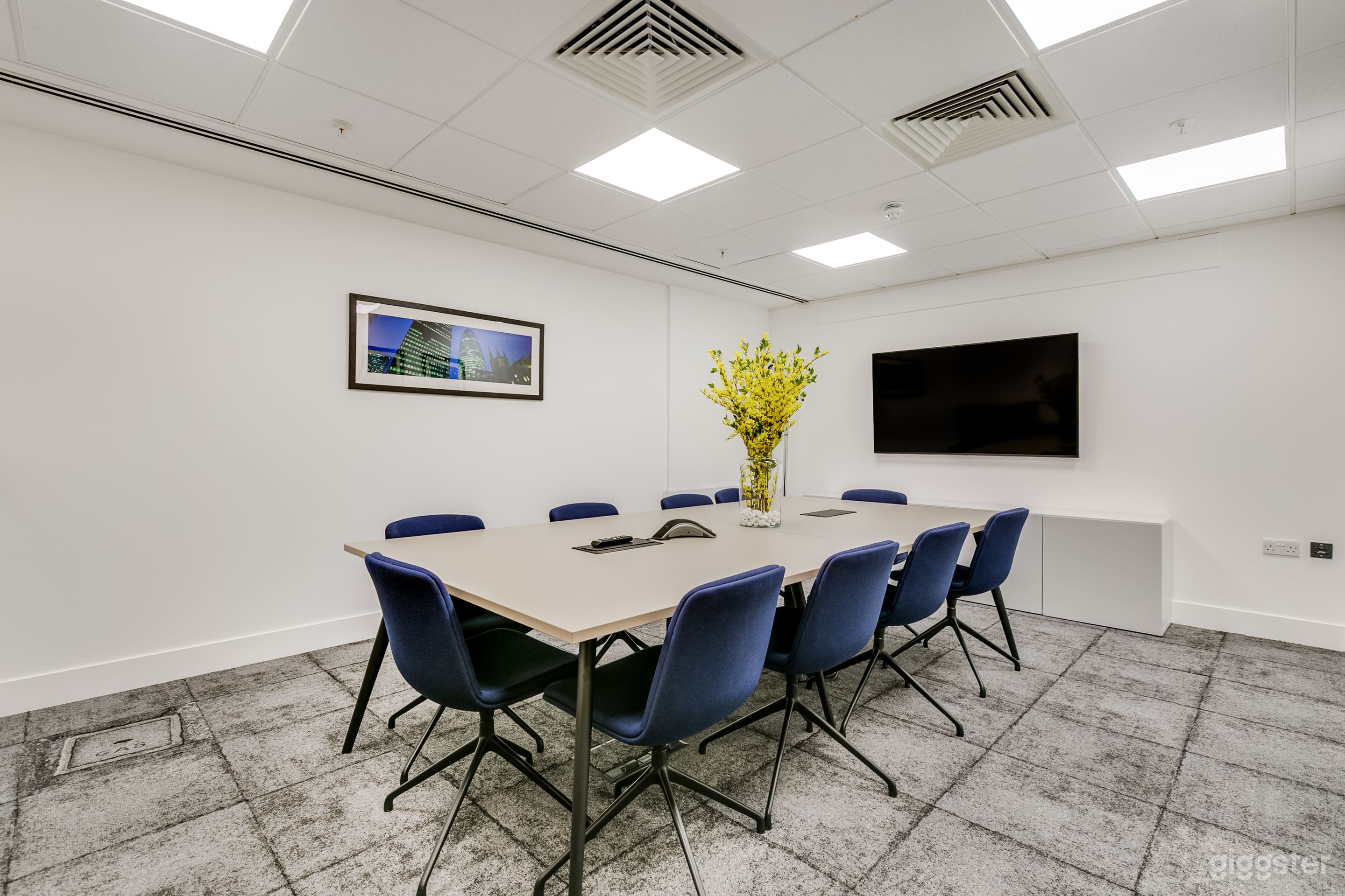 Huddle L3 Boardroom Photo 1