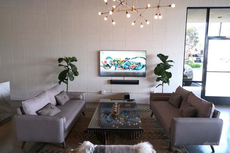  Earthy Mid Century Modern Showroom 