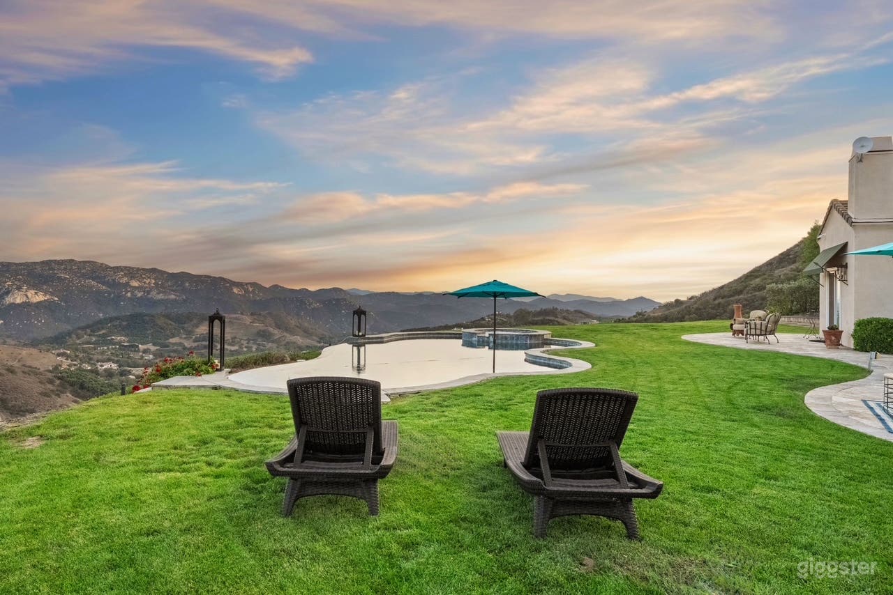 Hilltop Infinity Haven Backyard Photo 4