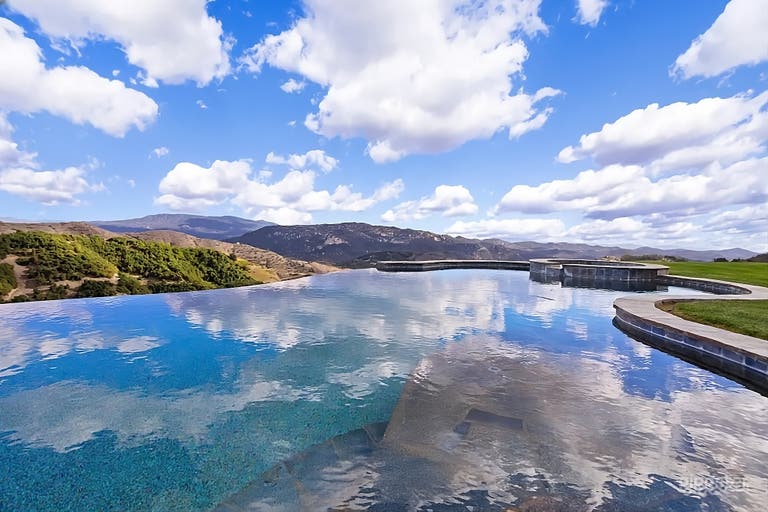  Hilltop Infinity Haven Backyard 