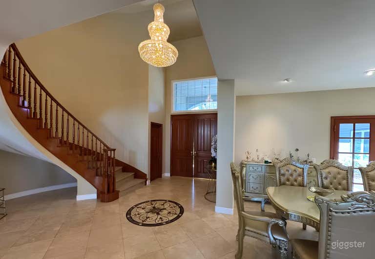  Luxurious Mansion in Santa Clarita 