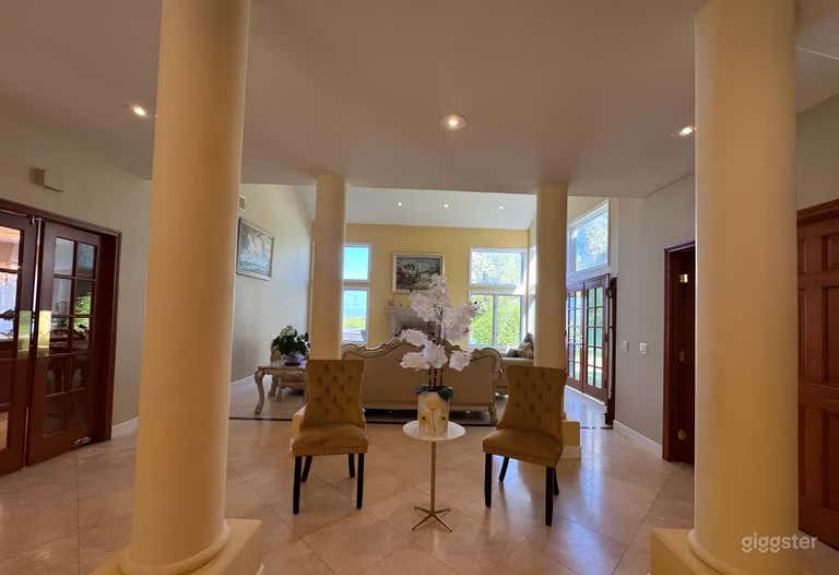  Luxurious Mansion in Santa Clarita 