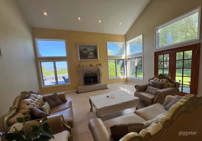  Luxurious Mansion in Santa Clarita 