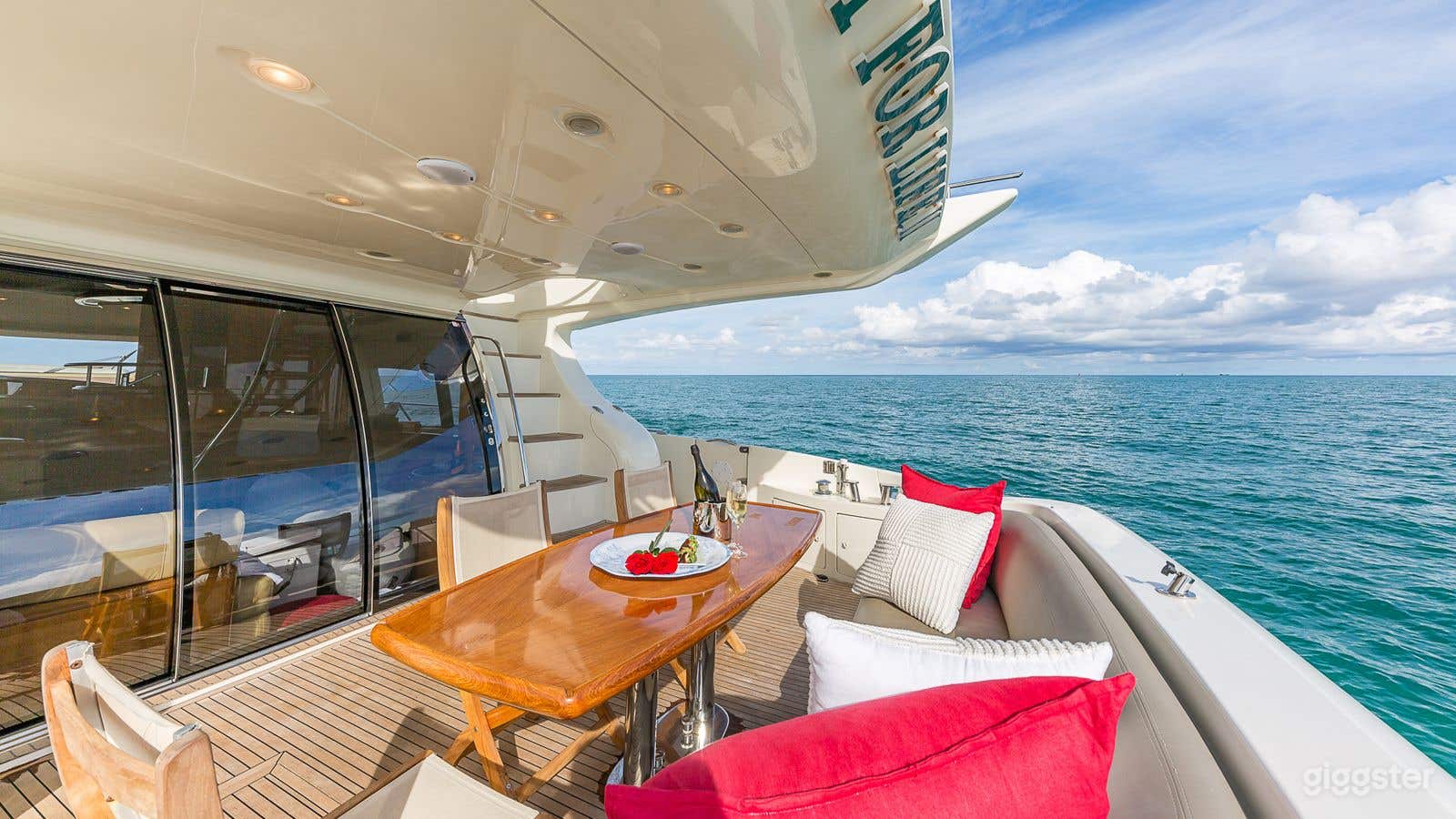 'Zest for Life II' 68' Azimut  Photo 4