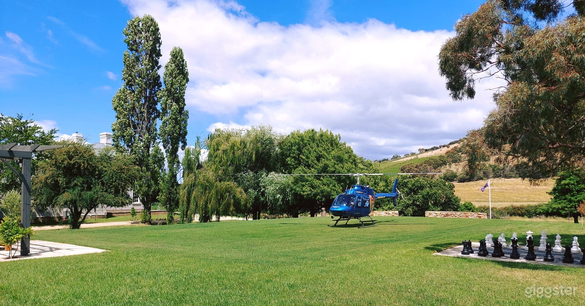 Wide Outdoor Ranch Style Venue Best for Photoshoot &amp; Filming Photo 2