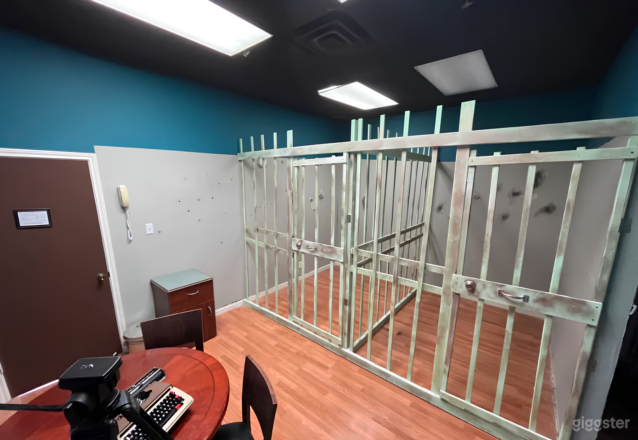 Jail Cell Set with Mugshot Board Photo 3
