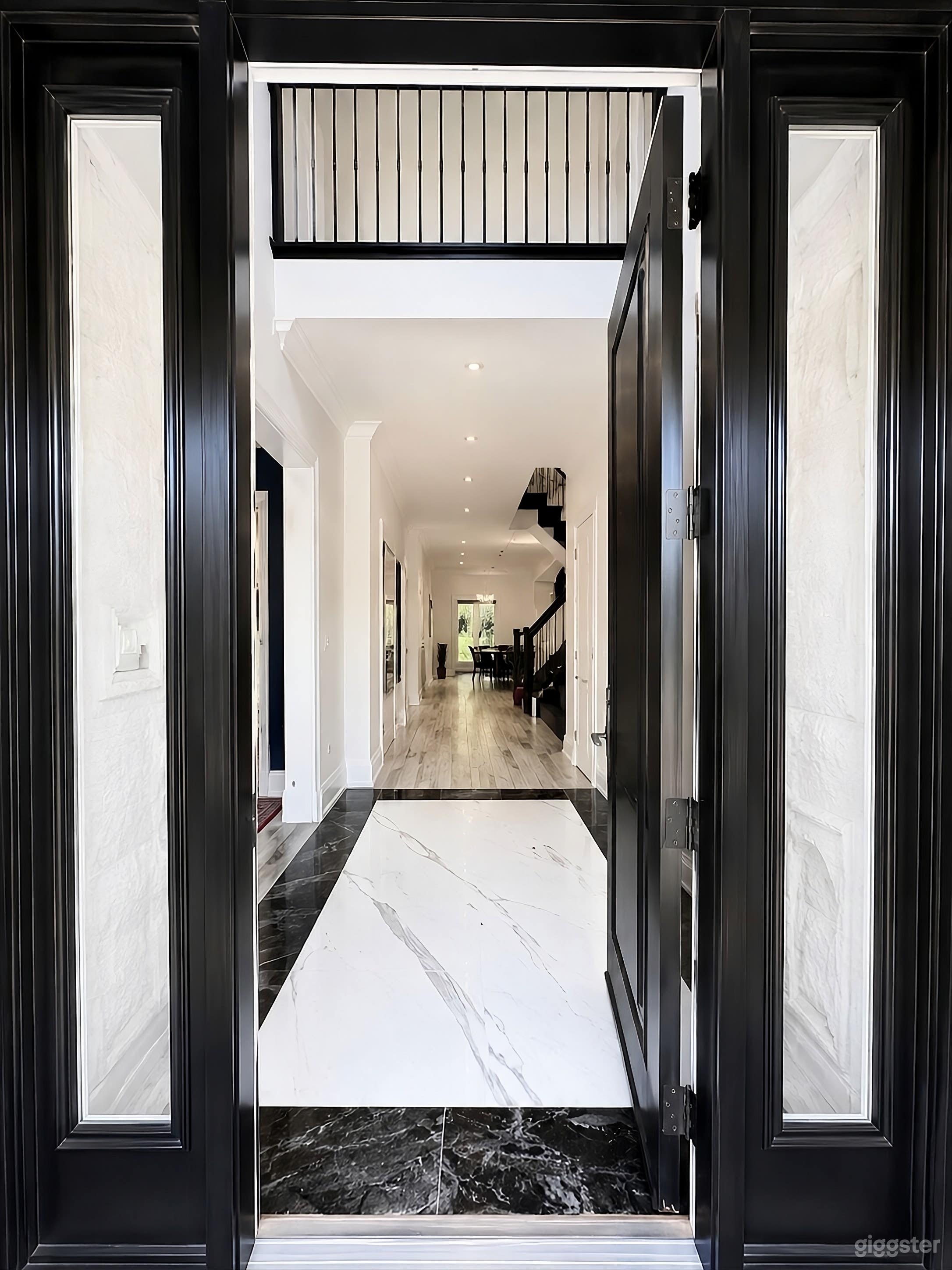 Elegant 2-Storey Home w/ Basement for Productions Photo 2