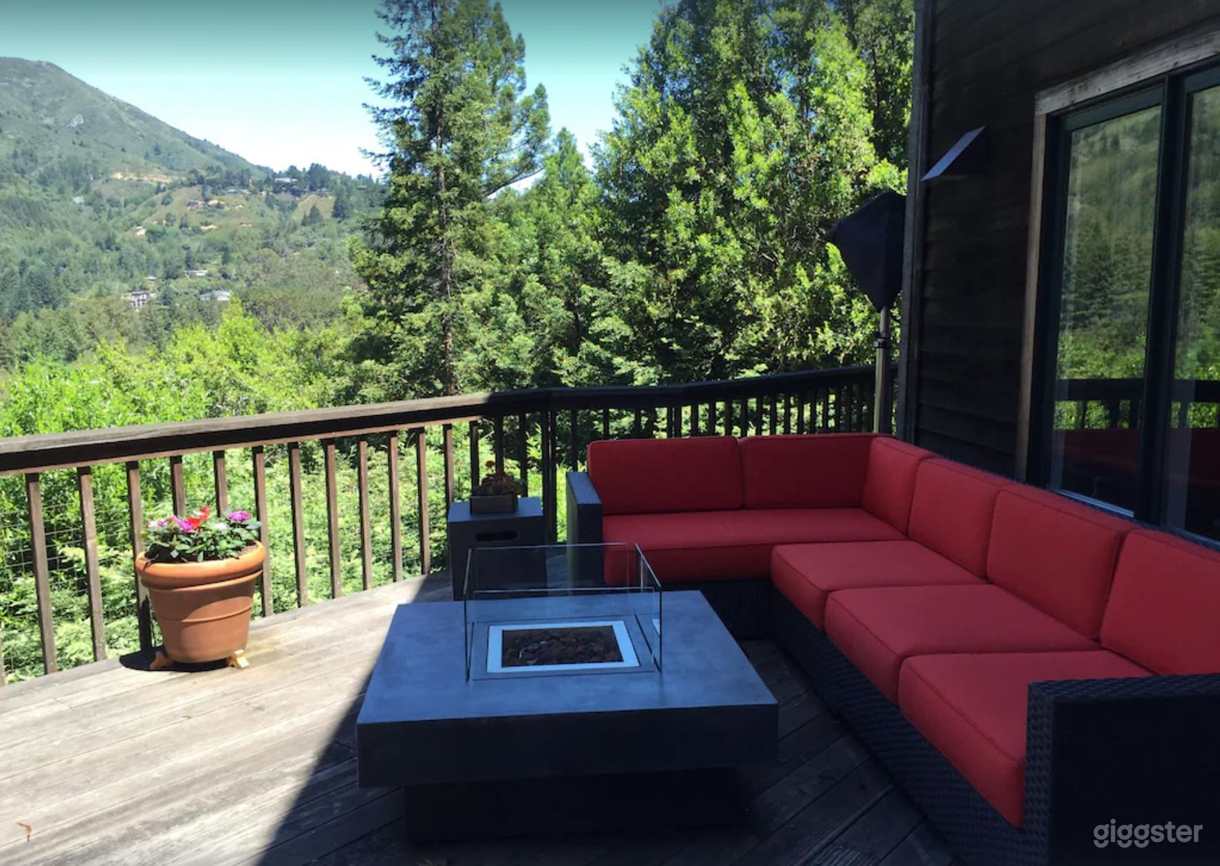 The sun shifts throughout the day from shady to completely sunny!