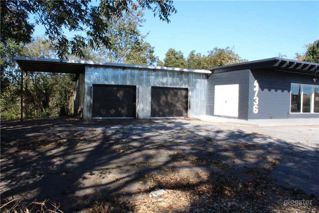 Vacant/Reno Retail and Warehouse w/ Parking Photo 2