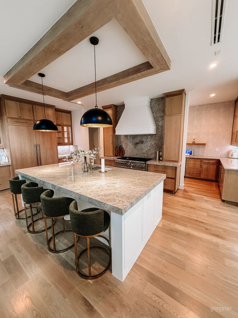  Designer kitchen space for content shoots 