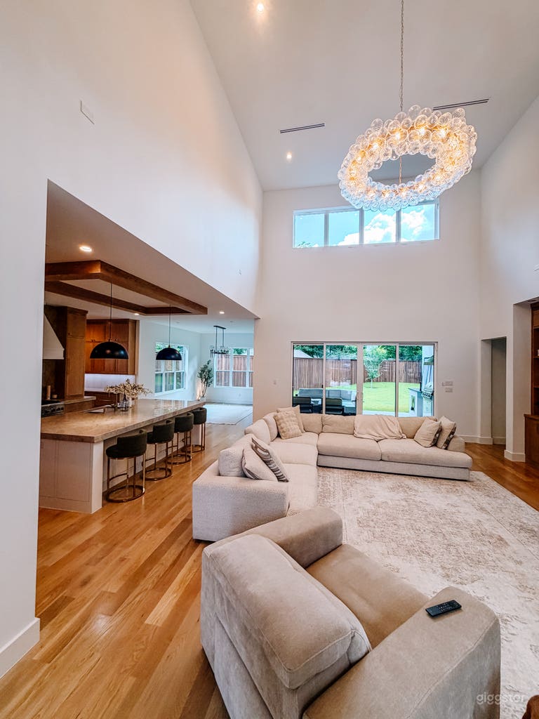  Designer kitchen space for content shoots 