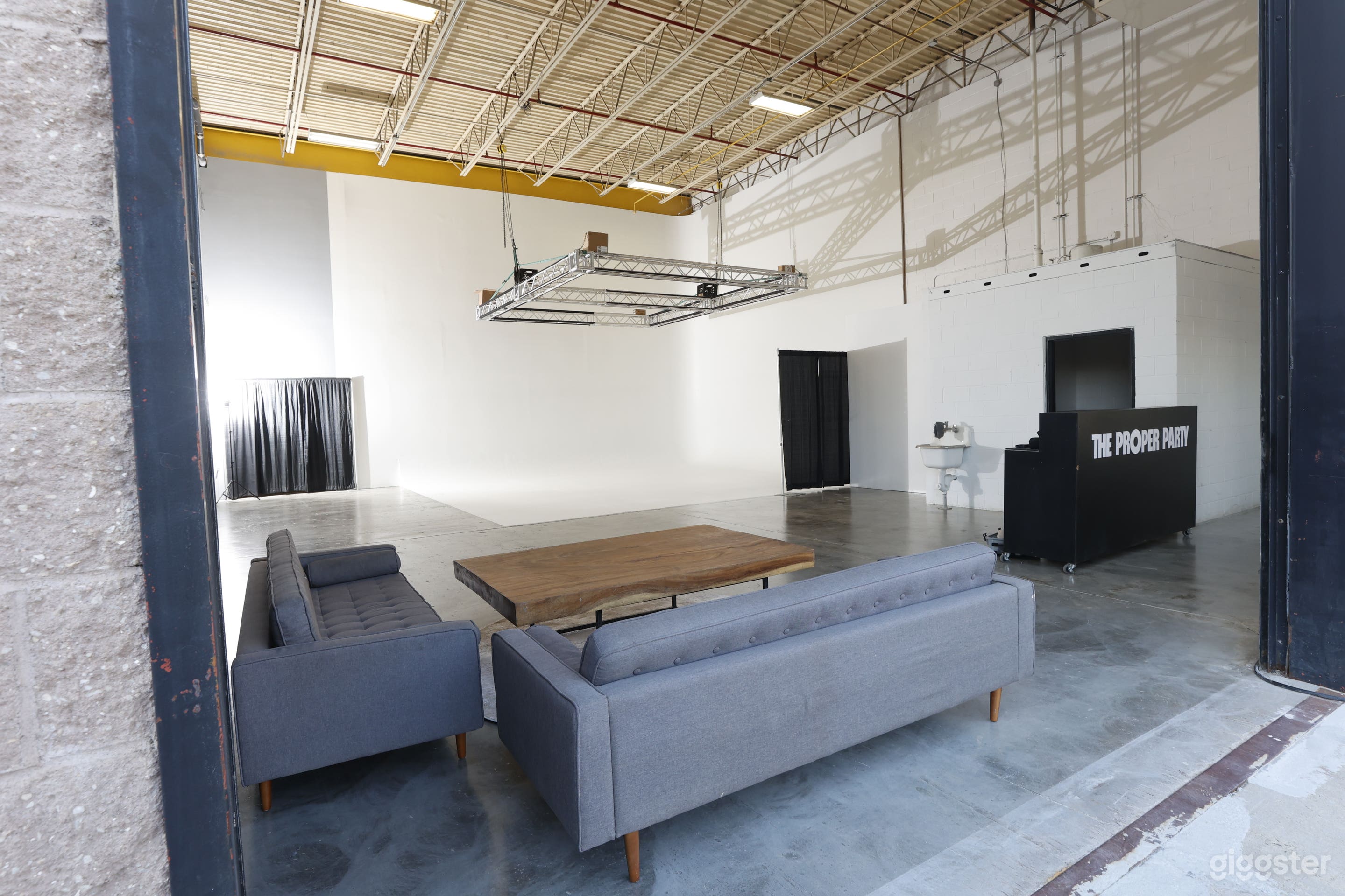 2025 SQFT x 23’H  Cyclorama Studio - West Nyack Photo 1