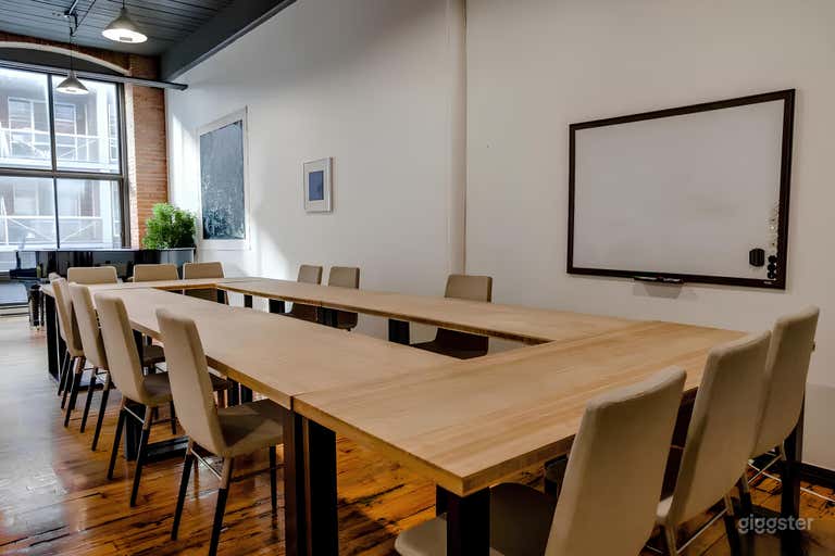  Multifunctional Bright Meeting Room 