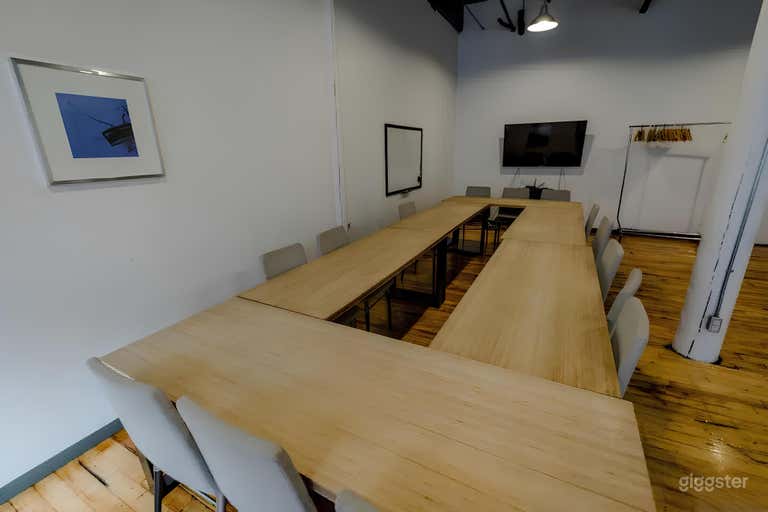  Multifunctional Bright Meeting Room 