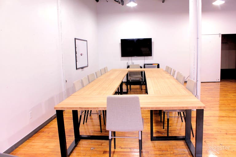  Multifunctional Bright Meeting Room 