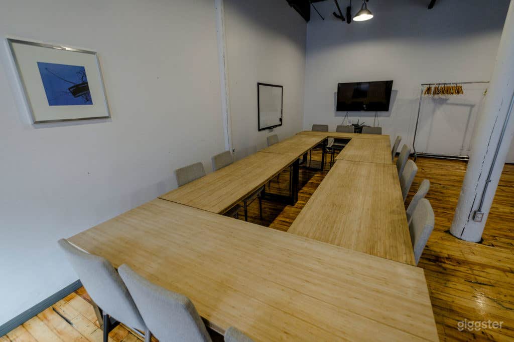 Multifunctional Bright Meeting Room Photo 4