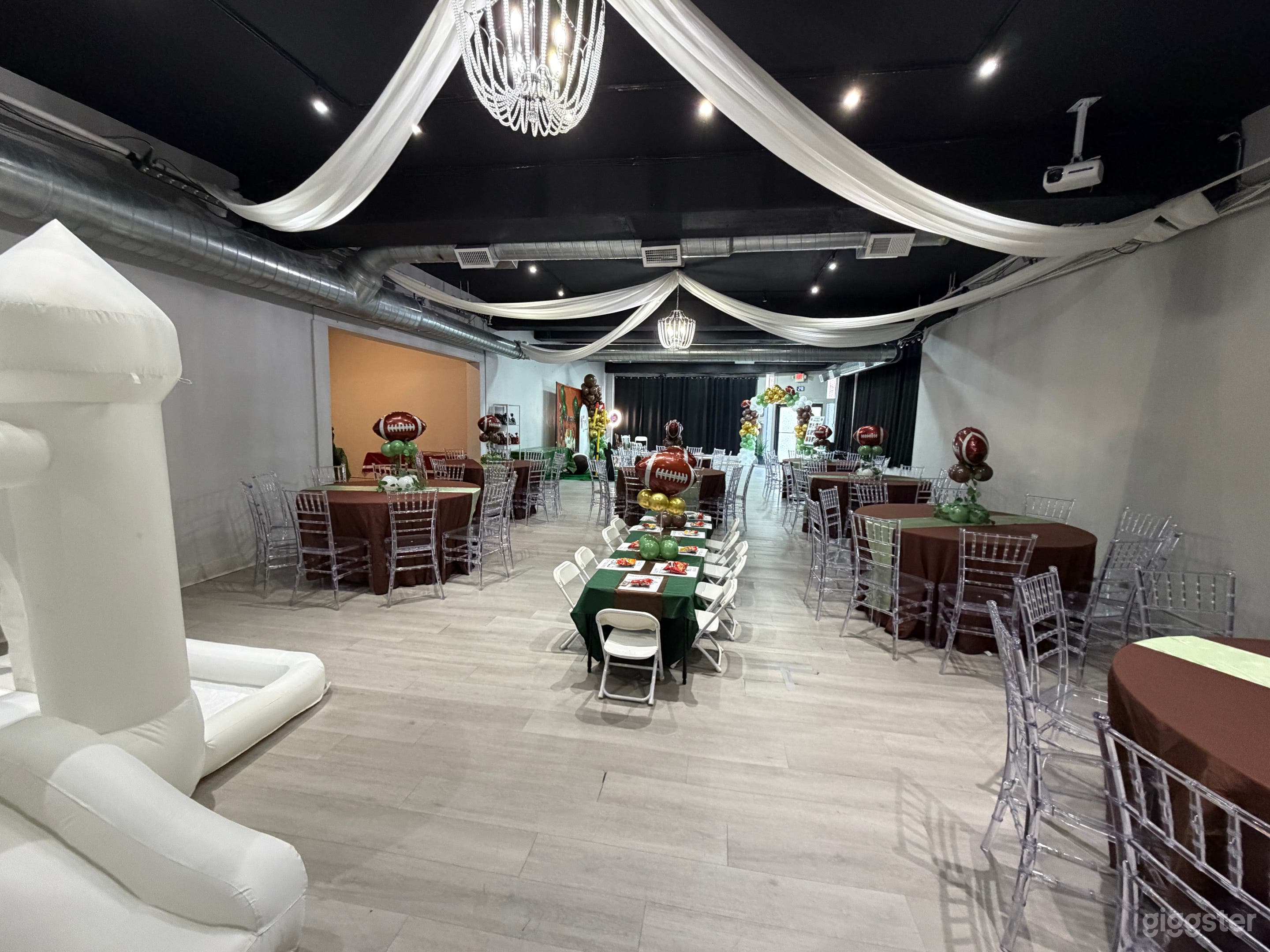 Luxurious and elegant studio Photo 2