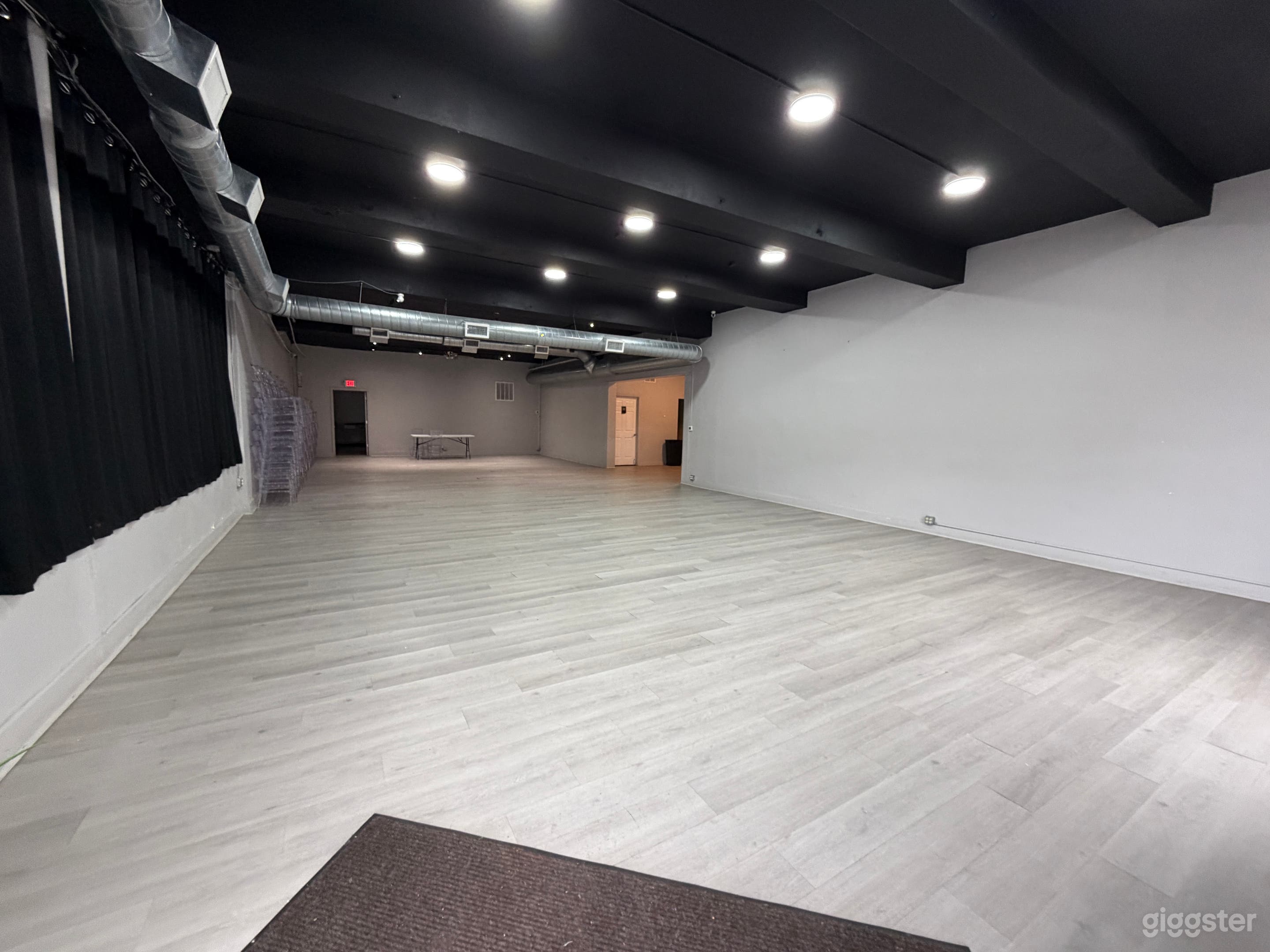 Luxurious and elegant studio Photo 1