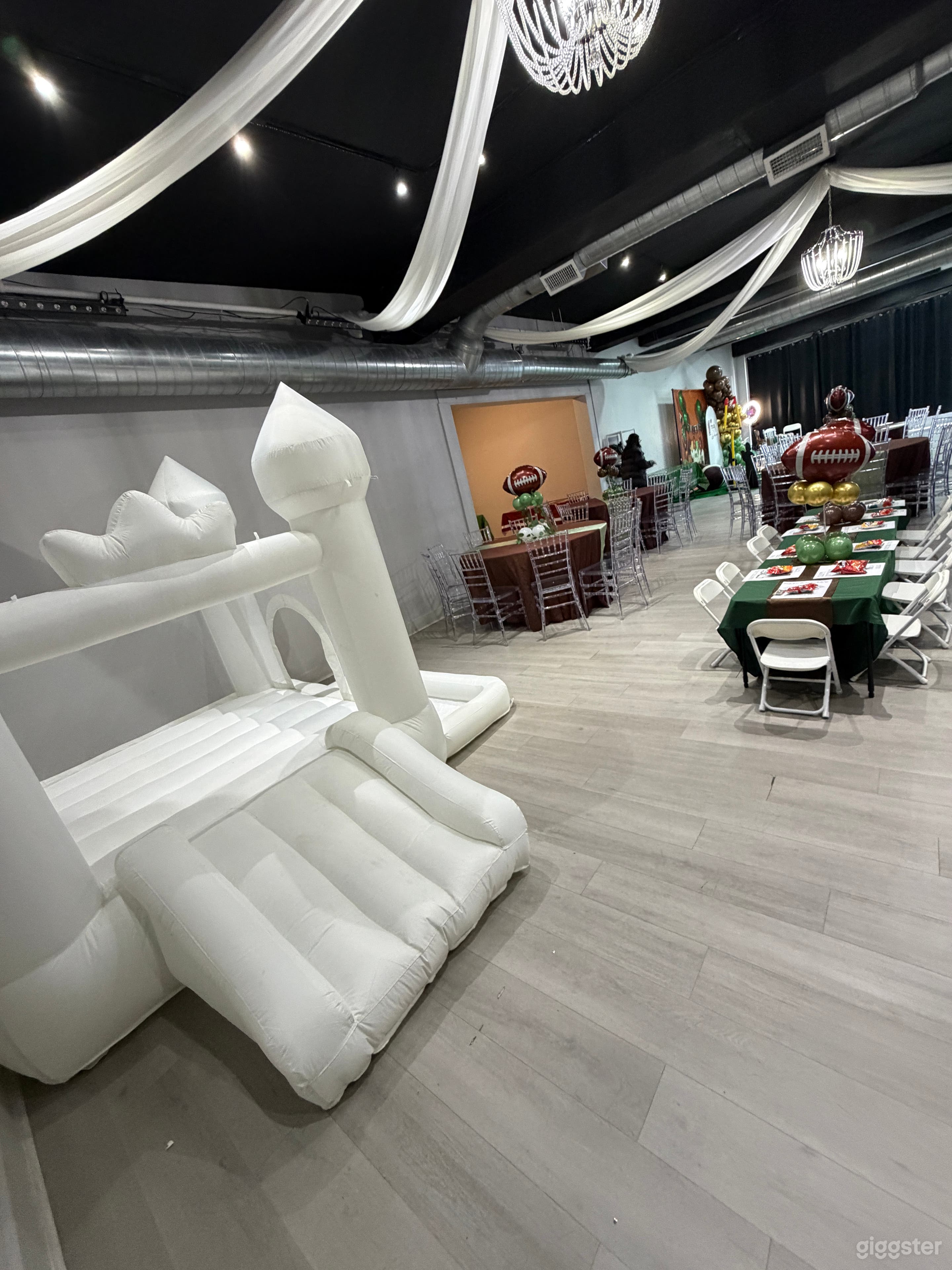 Luxurious and elegant studio Photo 4