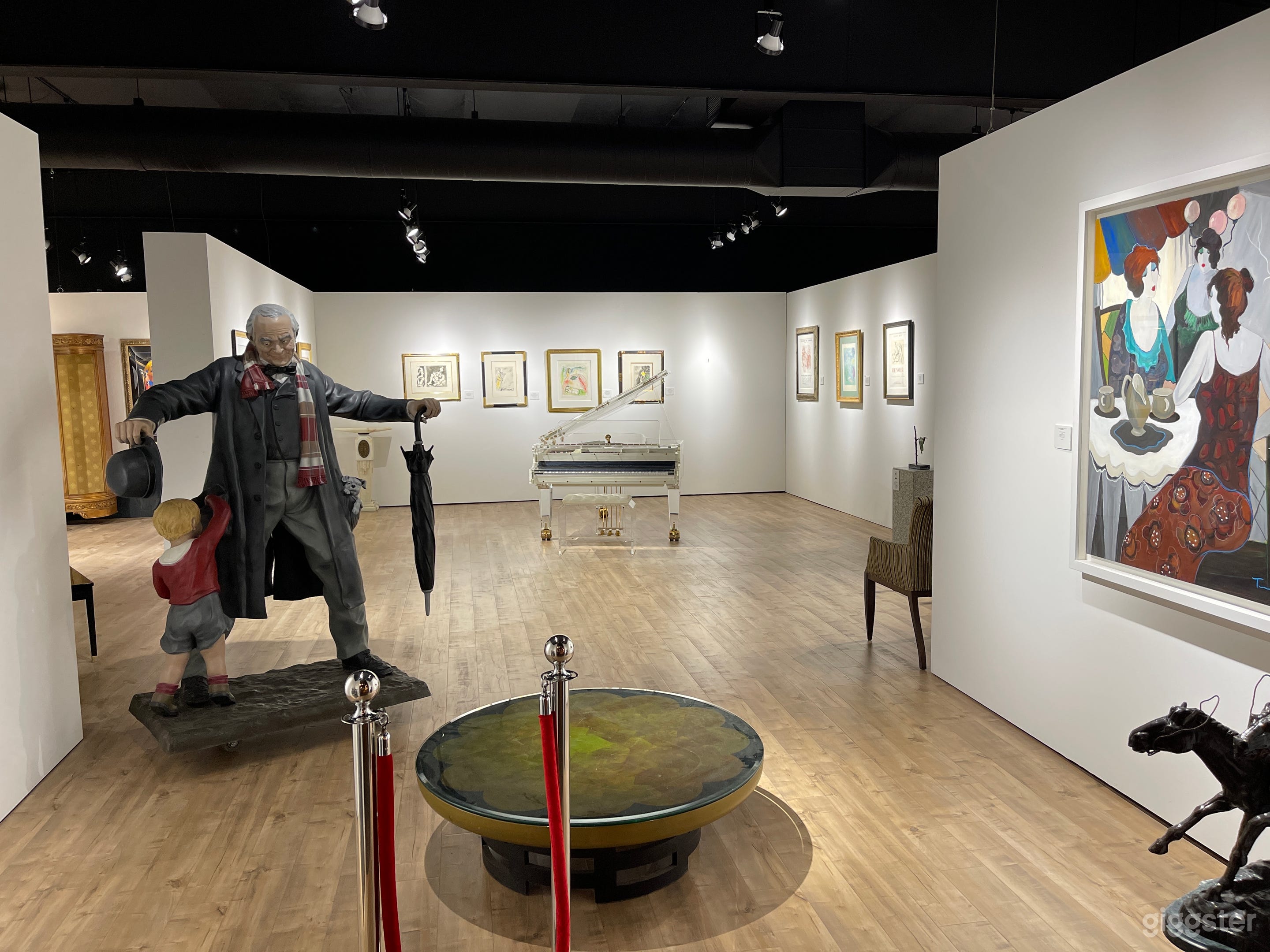 Warehouse/Showroom Photo 3