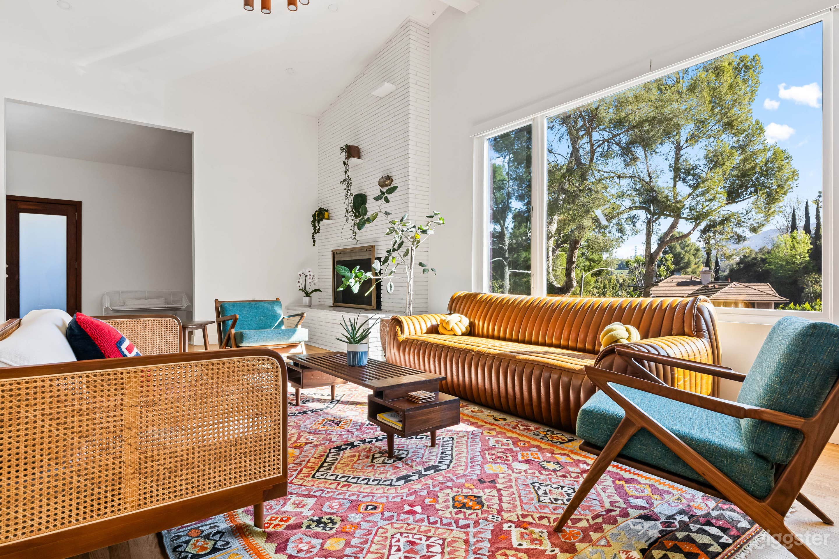 Camera-Ready MidCentury Modern - Hollywood Hills Photo 1