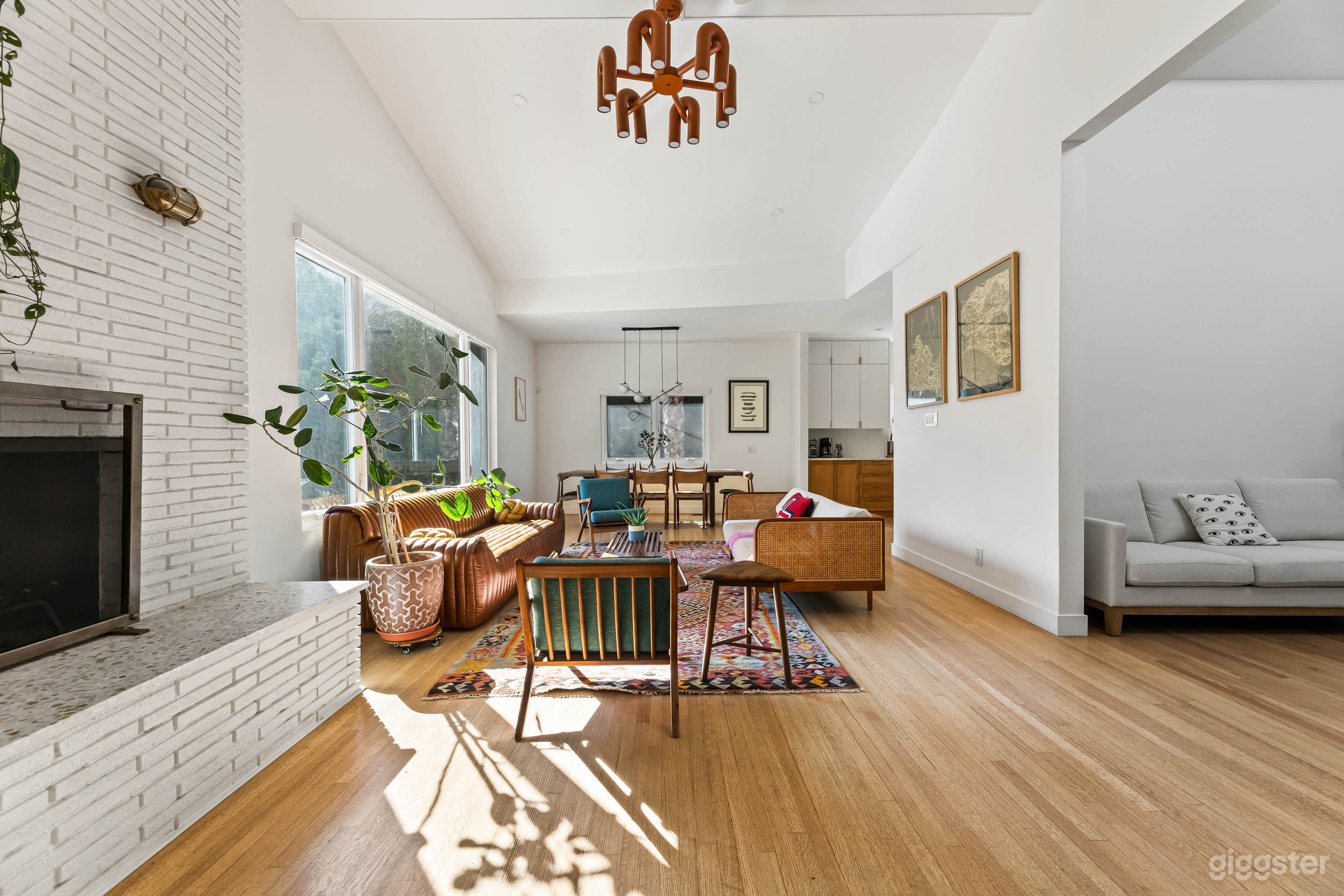 Camera-Ready MidCentury Modern - Hollywood Hills Photo 3