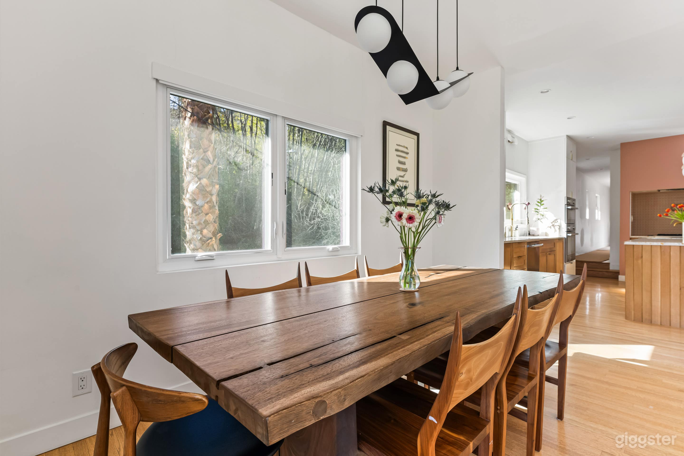 Camera-Ready MidCentury Modern - Hollywood Hills Photo 4