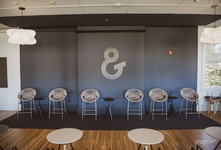  Curated Luxury Event Setting 