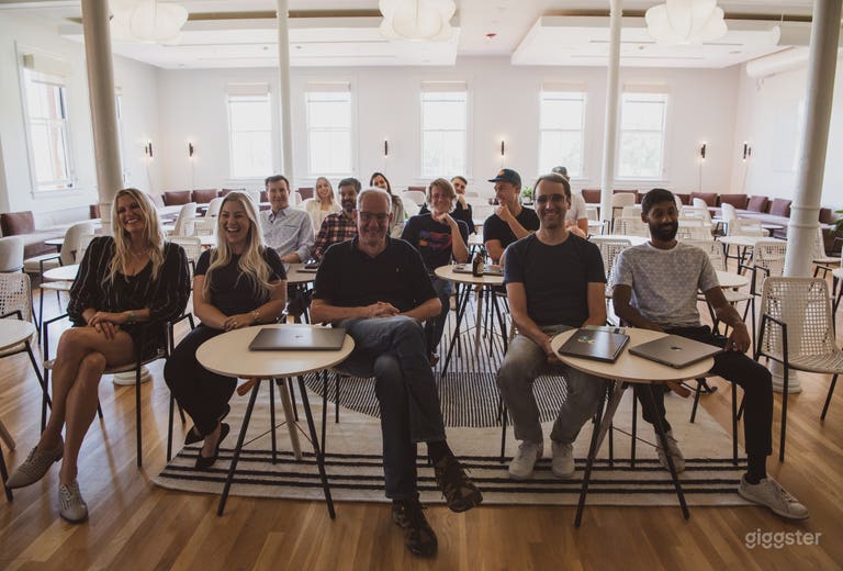  Curated Luxury Event Setting 