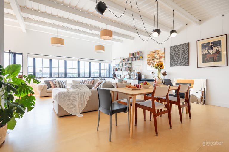  Calming space of natural and neautral tones 