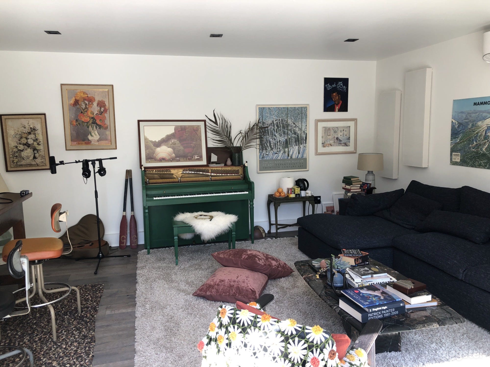 Perfectly Curated Standalone Studio Photo 1