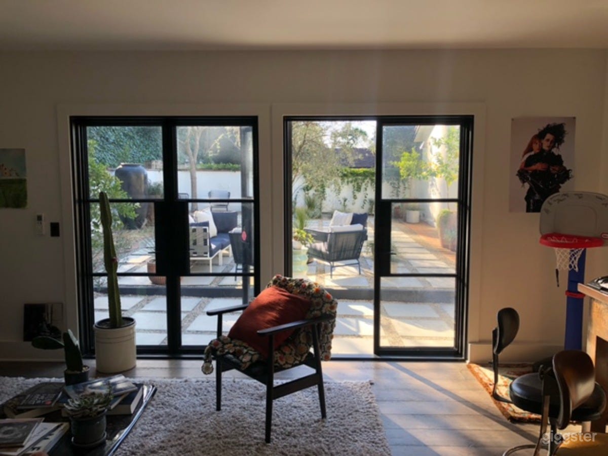 Perfectly Curated Standalone Studio Photo 2