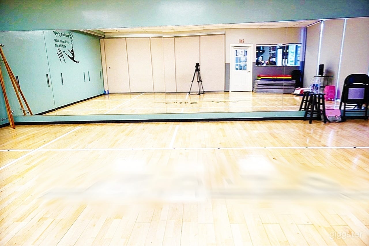 In-Demand Modern Dance Studio Space in West Hills  Photo 2