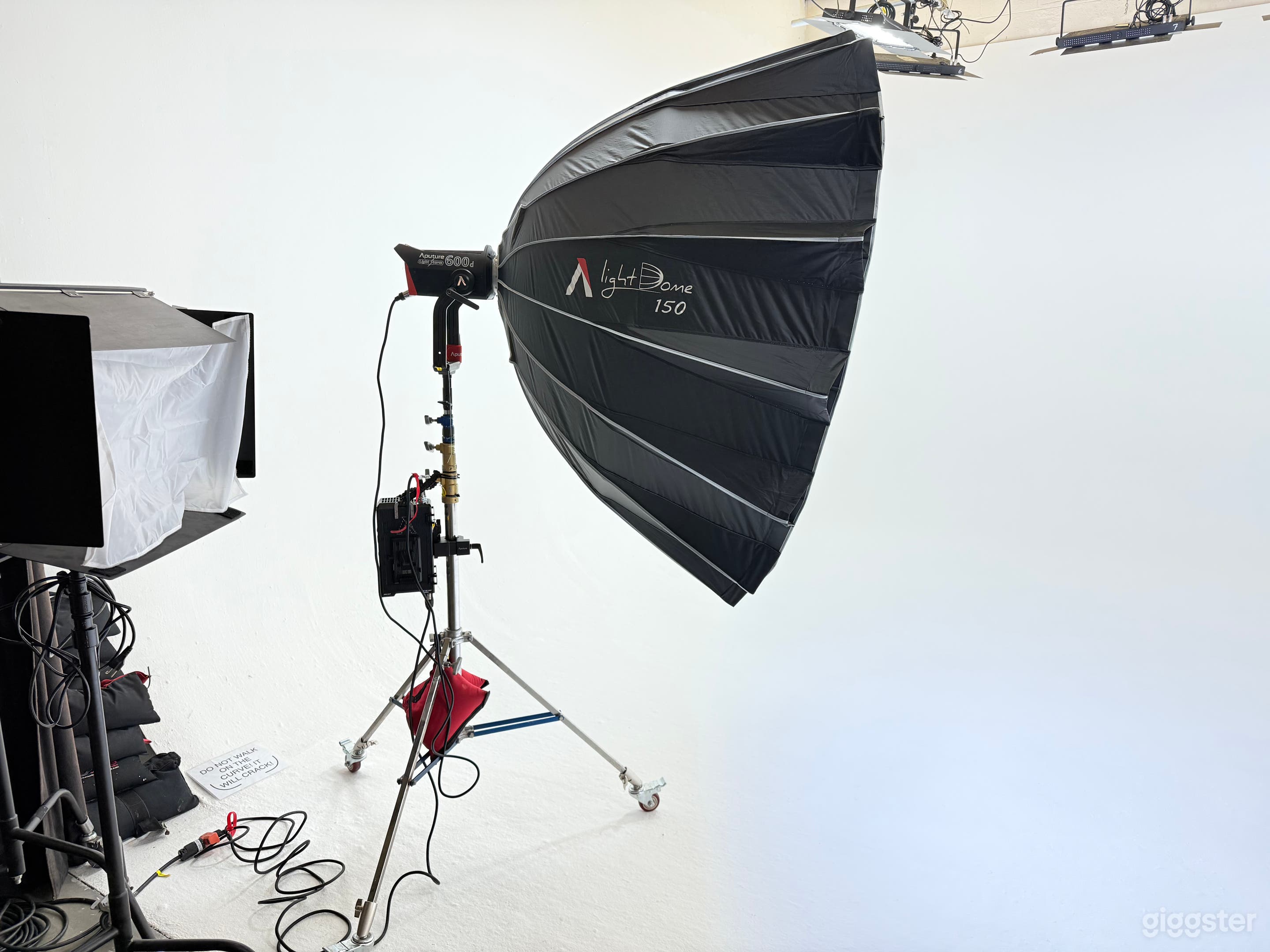 Amazing Fully Lit White Cyc Studio Photo 4