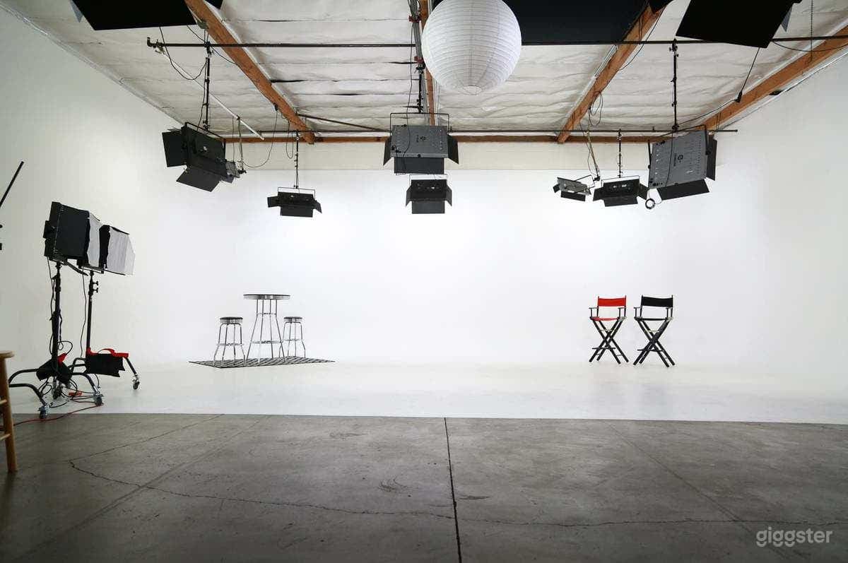 Amazing Fully Lit White Cyc Studio Photo 1