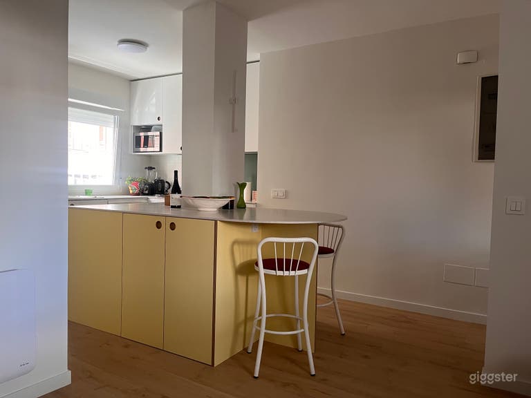  Warm Contemporary Apartment in Butter Tones 