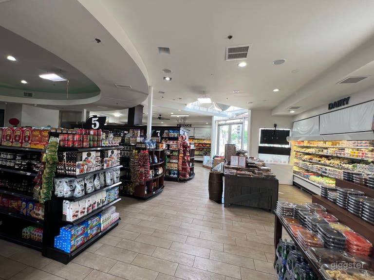  Huge modern grocery store for filming 