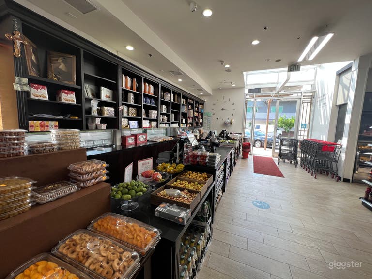  Huge modern grocery store for filming 