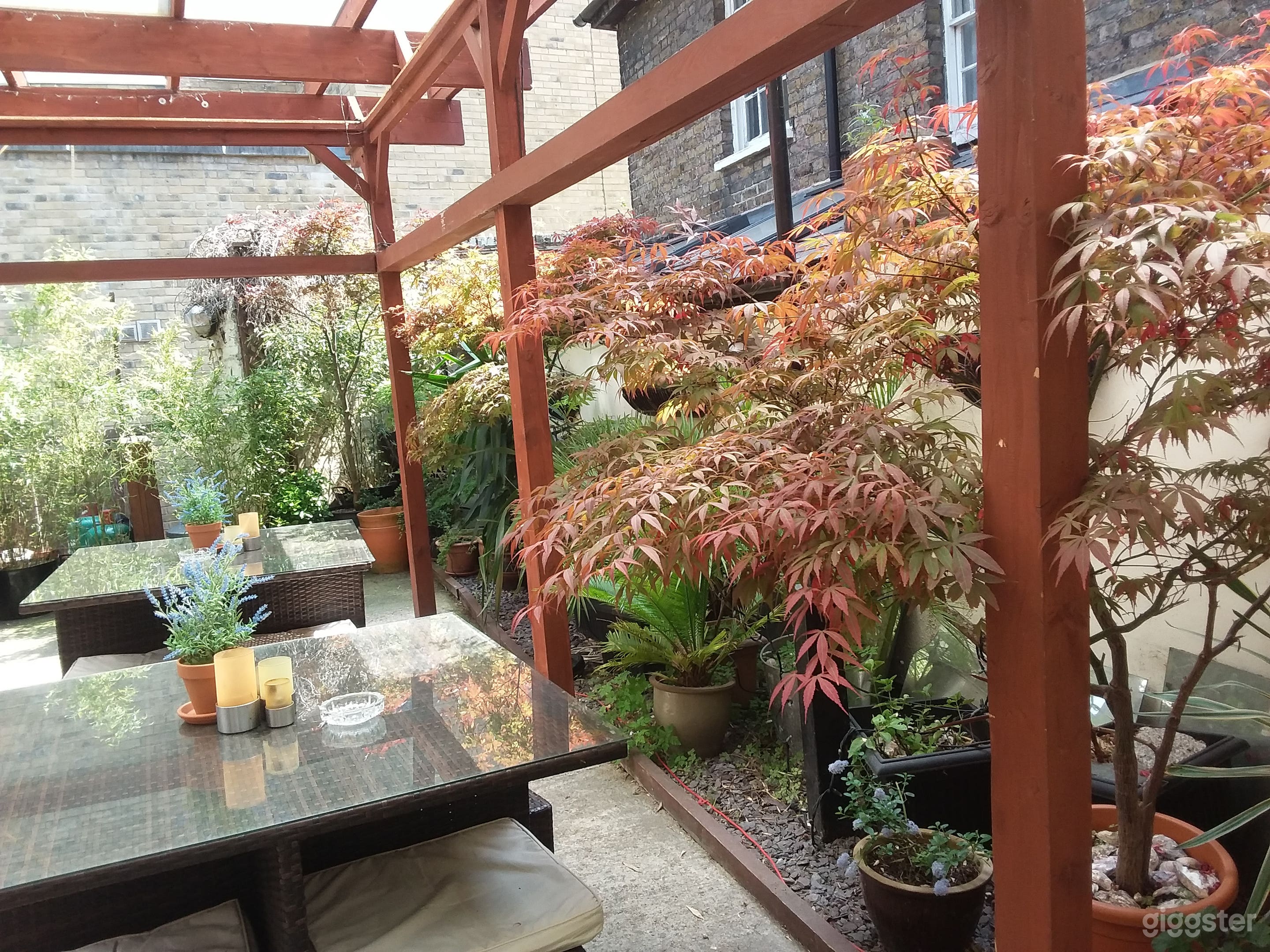 Traditional 1920's pub with Japanese garden Photo 3